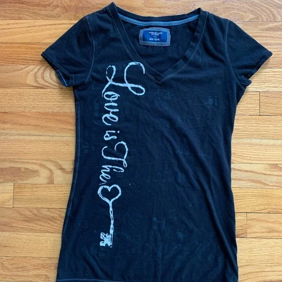 🛑 SOLD! 🛑 American Eagle. Black V-Neck T-Shirt with White Graphic. Size medium. - Picture 1 of 12